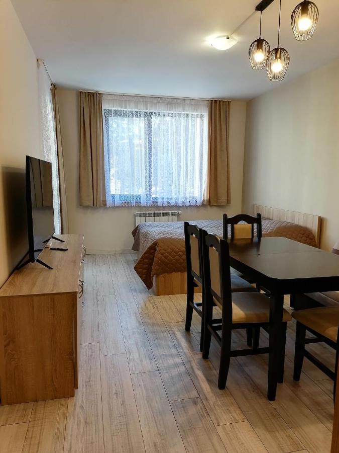 Apartment Gardens A27 *